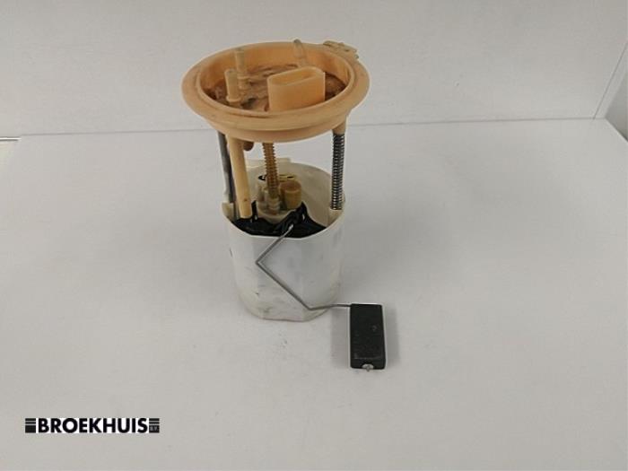 Gebruikte Tank element Pomp Seat Leon (1P1) 1.9 TDI 105 Prijs € 22,50 Margeregeling aangeboden door Autobedrijf Broekhuis B.V.