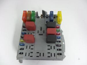 Gebruikte Zekeringkast Fiat Punto II (188) 1.2 60 S 3-Drs. Prijs € 20,00 Margeregeling aangeboden door Autobedrijf Broekhuis B.V.