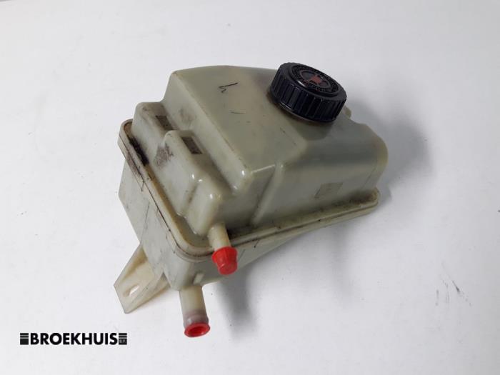 Gebruikte Servo Oliereservoir Citroen Berlingo 1.9 Di Prijs € 10,00 Margeregeling aangeboden door Autobedrijf Broekhuis B.V.