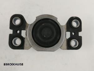 Gebruikte Versnellingsbak Steun Volvo V70 (BW) 2.4 D 20V Prijs € 20,00 Margeregeling aangeboden door Autobedrijf Broekhuis B.V.