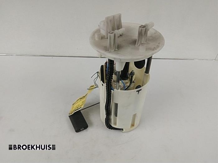 Gebruikte Tank element Pomp Fiat Punto II (188) 1.3 JTD Multijet 16V Prijs € 25,00 Margeregeling aangeboden door Autobedrijf Broekhuis B.V.