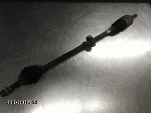 Gebruikte Aandrijfas rechts-voor Opel Astra G (F08/48) 1.6 16V Prijs € 20,00 Margeregeling aangeboden door Autobedrijf Broekhuis B.V.