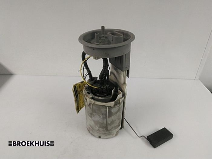 Gebruikte Tank element Pomp Volkswagen Passat (3B3) 1.9 TDI 100 Prijs € 20,00 Margeregeling aangeboden door Autobedrijf Broekhuis B.V.