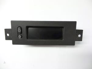 Gebruikte Display Interieur Opel Meriva 1.6 16V Prijs € 25,00 Margeregeling aangeboden door Autobedrijf Broekhuis B.V.