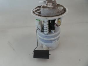 Gebruikte Tank element Pomp Dacia Duster (HS) 1.6 16V Prijs € 25,00 Margeregeling aangeboden door Autobedrijf Broekhuis B.V.