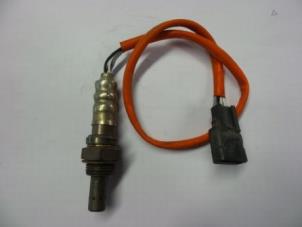 Gebruikte Lambda Sonde Renault Clio III (BR/CR) 1.2 16V 75 Prijs € 15,00 Margeregeling aangeboden door Autobedrijf Broekhuis B.V.