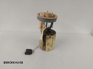Gebruikte Tank element Pomp Volkswagen Multivan T5 (7E/7HC/7HF/7HM) 2.5 TDi Prijs € 40,00 Margeregeling aangeboden door Autobedrijf Broekhuis B.V.