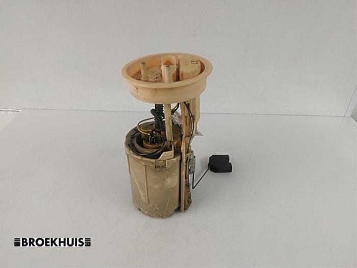 Gebruikte Tank element Pomp Volkswagen Transporter T5 1.9 TDi Prijs € 35,00 Margeregeling aangeboden door Autobedrijf Broekhuis B.V.