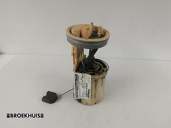 Gebruikte Tank element Pomp Volkswagen Transporter T5 2.5 TDi Prijs € 35,00 Margeregeling aangeboden door Autobedrijf Broekhuis B.V.