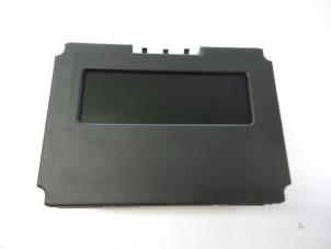 Gebruikte Display Interieur Opel Omega B Caravan (21/22/23) 2.5 TD Prijs € 15,00 Margeregeling aangeboden door Autobedrijf Broekhuis B.V.