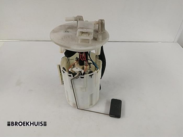 Gebruikte Tank element Pomp Fiat Punto II (188) 1.9 JTD 85 3-Drs. Prijs € 25,00 Margeregeling aangeboden door Autobedrijf Broekhuis B.V.
