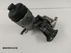 Gebruikte Oliefilterhuis Opel Astra H SW (L35) 1.7 CDTi 16V Prijs € 25,00 Margeregeling aangeboden door Autobedrijf Broekhuis B.V.
