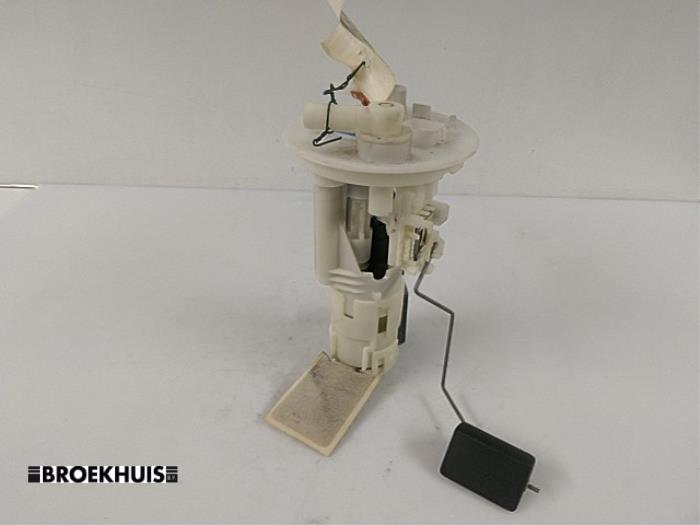 Gebruikte Tank element Pomp Daihatsu Cuore (L251/271/276) 1.0 12V DVVT Prijs € 25,00 Margeregeling aangeboden door Autobedrijf Broekhuis B.V.