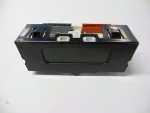 Gebruikte Display Interieur Nissan Kubistar (F10) 1.5 dCi 65 Prijs € 15,00 Margeregeling aangeboden door Autobedrijf Broekhuis B.V.