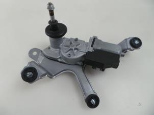 Gebruikte Ruitenwissermotor achter Toyota RAV4 (A4) 2.0 16V VVT-i 4x4 Prijs € 50,00 Margeregeling aangeboden door Autobedrijf Broekhuis B.V.