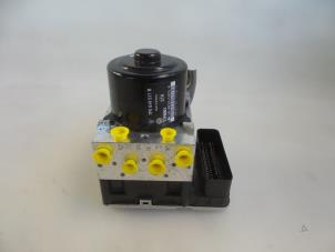 Gebruikte ABS Pomp Volkswagen Touareg (7PA/PH) 3.0 TDI V6 24V BlueMotion Technology SCR Prijs € 350,00 Margeregeling aangeboden door Autobedrijf Broekhuis B.V.