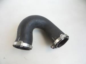Gebruikte Intercooler Slang Volkswagen Touareg (7PA/PH) 3.0 TDI V6 24V BlueMotion Technology SCR Prijs € 30,00 Margeregeling aangeboden door Autobedrijf Broekhuis B.V.
