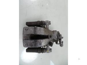 Gebruikte Remklauw (Tang) rechts-achter Opel Corsa E 1.0 SIDI Turbo 12V Prijs € 60,00 Margeregeling aangeboden door Autobedrijf Broekhuis B.V.