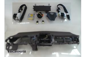 Gebruikte Airbag set + dashboard Toyota iQ 1.0 12V VVT-i Prijs € 350,00 Margeregeling aangeboden door Autobedrijf Broekhuis B.V.