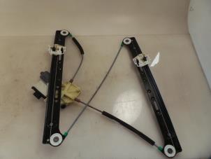 Gebruikte Ruitmechaniek 4Deurs rechts-voor BMW X3 (E83) 2.5 24V Prijs € 70,00 Margeregeling aangeboden door Autobedrijf Broekhuis B.V.