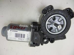 Gebruikte Raammotor Portier Toyota Aygo (B40) 1.0 12V VVT-i Prijs € 40,00 Margeregeling aangeboden door Autobedrijf Broekhuis B.V.