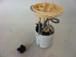 Gebruikte Tank element Pomp Volkswagen Passat Variant (3C5) 1.6 TDI 16V Bluemotion Prijs € 40,00 Margeregeling aangeboden door Autobedrijf Broekhuis B.V.