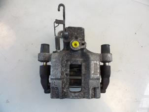 Gebruikte Remklauw (Tang) links-achter Peugeot 308 (L3/L8/LB/LH/LP) 1.6 BlueHDi 120 Prijs € 15,00 Margeregeling aangeboden door Autobedrijf Broekhuis B.V.