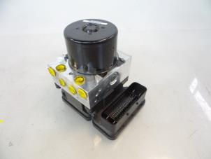 Gebruikte ABS Pomp Volvo V40 (MV) 2.0 D2 16V Prijs € 50,00 Margeregeling aangeboden door Autobedrijf Broekhuis B.V.