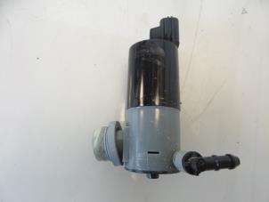 Gebruikte Ruitensproeierpomp voor Volvo V40 (MV) 2.0 D2 16V Prijs € 15,00 Margeregeling aangeboden door Autobedrijf Broekhuis B.V.