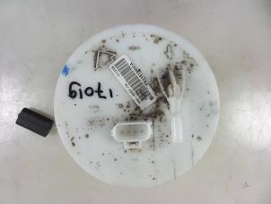 Gebruikte Tank element Pomp Ford Fiesta 6 (JA8) 1.25 16V Prijs € 30,00 Margeregeling aangeboden door Autobedrijf Broekhuis B.V.