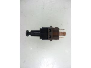 Gebruikte Remlicht Schakelaar Porsche 911 (996) 3.4 Carrera 4 24V Prijs € 5,00 Margeregeling aangeboden door Autobedrijf Broekhuis B.V.