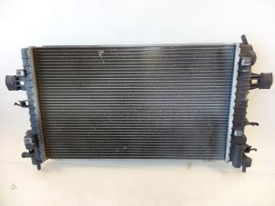 Gebruikte Radiateur Opel Astra H (L48) 1.6 16V Prijs € 40,00 Margeregeling aangeboden door Autobedrijf Broekhuis B.V.