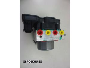 Gebruikte ABS Pomp Dacia Sandero II 0.9 TCE 12V Prijs € 125,00 Margeregeling aangeboden door Autobedrijf Broekhuis B.V.