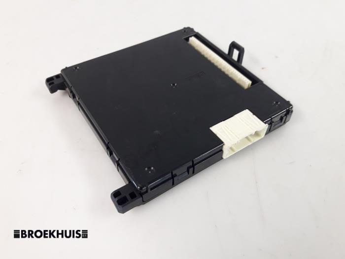 Gebruikte Module Bodycontrol Toyota Prius (ZVW3) 1.8 16V Prijs € 50,00 Margeregeling aangeboden door Autobedrijf Broekhuis B.V.