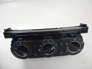 Gebruikte Kachel Bedieningspaneel Mazda 2 (DJ/DL) 1.5 SkyActiv-G 90 Prijs € 60,00 Margeregeling aangeboden door Autobedrijf Broekhuis B.V.