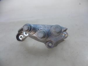 Gebruikte Versnellingsbak Steun Opel Astra K Sports Tourer 1.6 CDTI 110 16V Prijs € 20,00 Margeregeling aangeboden door Autobedrijf Broekhuis B.V.