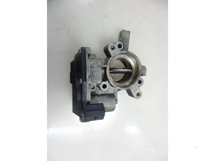 Gebruikte Gasklephuis Opel Corsa D 1.3 CDTi 16V ecoFLEX Prijs € 25,00 Margeregeling aangeboden door Autobedrijf Broekhuis B.V.
