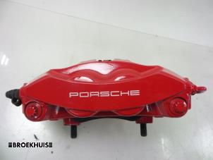 Gebruikte Remklauw (Tang) links-achter Porsche Panamera (970) 4.8 V8 32V GTS Prijs € 150,00 Margeregeling aangeboden door Autobedrijf Broekhuis B.V.