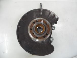 Gebruikte Fusee rechts-achter Mercedes ML III (166) 3.0 ML-350 BlueTEC V6 24V 4-Matic Prijs € 300,00 Margeregeling aangeboden door Autobedrijf Broekhuis B.V.