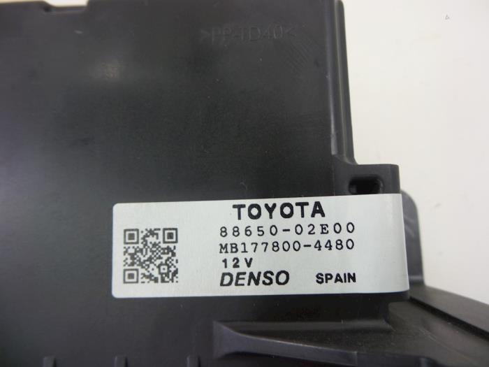 Module climatronic van een Toyota Auris Touring Sports (E18) 1.8 16V Hybrid 2014