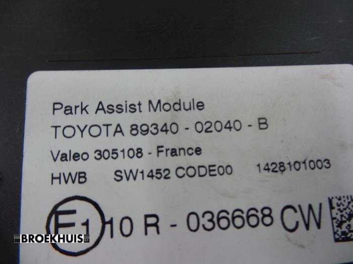 Parkeersensor set van een Toyota Auris Touring Sports (E18) 1.8 16V Hybrid 2014