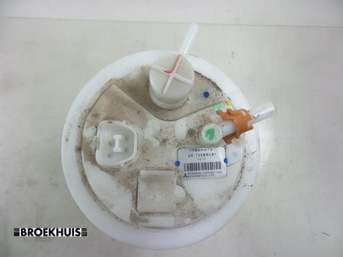 Gebruikte Tank element Pomp Mitsubishi Space Star (A0) 1.0 12V Prijs € 35,00 Margeregeling aangeboden door Autobedrijf Broekhuis B.V.