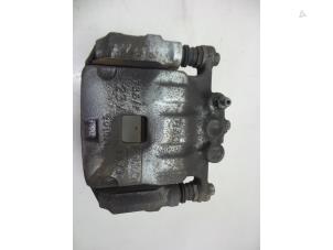 Gebruikte Remklauw (Tang) rechts-voor Ford Fiesta 6 (JA8) 1.0 EcoBoost 12V 100 Prijs € 50,00 Margeregeling aangeboden door Autobedrijf Broekhuis B.V.