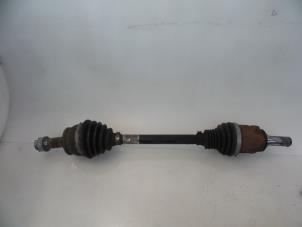 Gebruikte Homokineetas links-voor Opel Corsa D 1.3 CDTi 16V ecoFLEX Prijs € 20,00 Margeregeling aangeboden door Autobedrijf Broekhuis B.V.