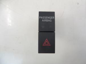 Gebruikte Alarmlicht Schakelaar Skoda Octavia Combi (5EAC) 1.6 TDI Greenline 16V Prijs € 15,00 Margeregeling aangeboden door Autobedrijf Broekhuis B.V.