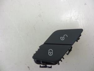 Gebruikte Schakelaar Mercedes C (W205) C-350 e 2.0 16V Prijs € 7,50 Margeregeling aangeboden door Autobedrijf Broekhuis B.V.