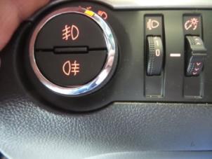 Gebruikte Licht Schakelaar Opel Mokka/Mokka X 1.4 Turbo 16V 4x2 Prijs € 35,00 Margeregeling aangeboden door Autobedrijf Broekhuis B.V.