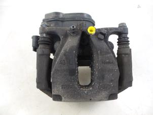 Gebruikte Remklauw (Tang) links-achter Landrover Range Rover IV (LG) 4.4 SDV8 32V Prijs € 125,00 Margeregeling aangeboden door Autobedrijf Broekhuis B.V.