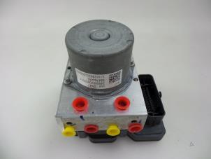 Gebruikte ABS Pomp Opel Karl 1.0 12V Prijs € 60,00 Margeregeling aangeboden door Autobedrijf Broekhuis B.V.