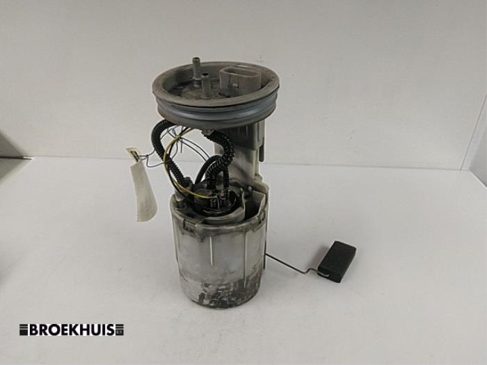 Gebruikte Tank element Pomp Volkswagen Passat Variant (3B6) 1.9 TDI 100 Prijs € 20,00 Margeregeling aangeboden door Autobedrijf Broekhuis B.V.
